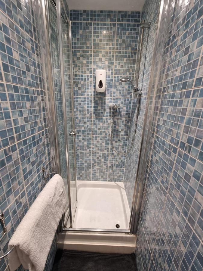 Private Rooms Bath Ngoại thất bức ảnh